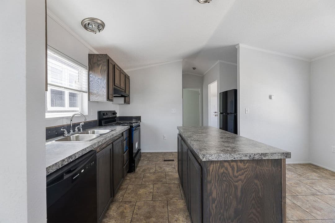 Emerald 16723a kitchen home features