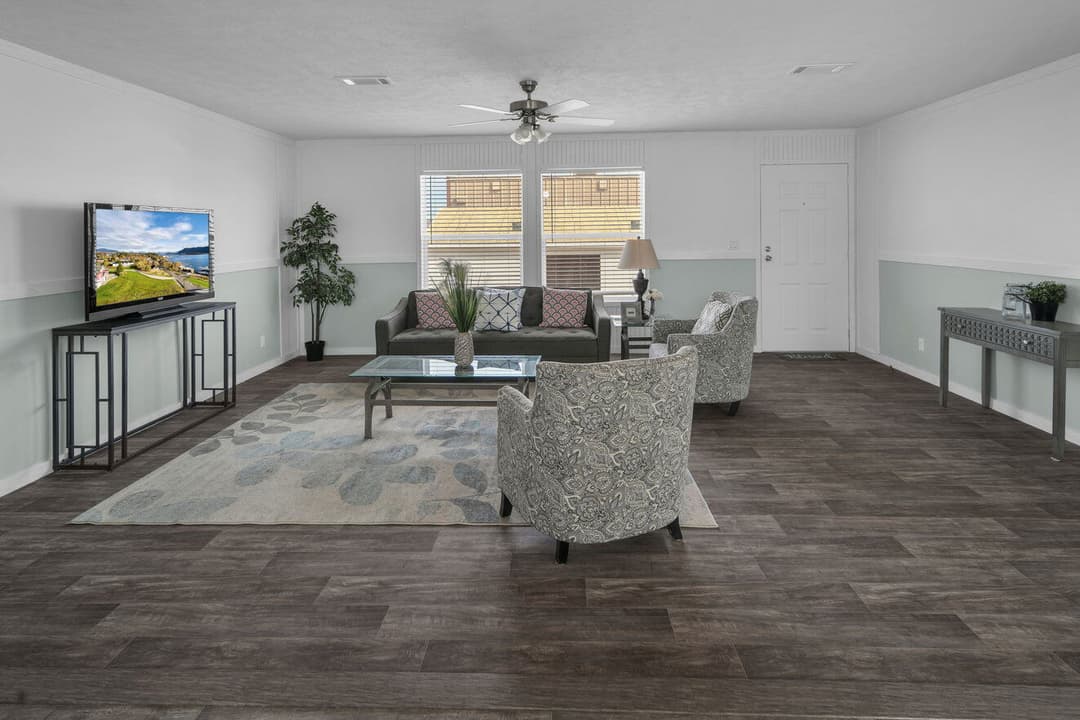 Hondo interior home features