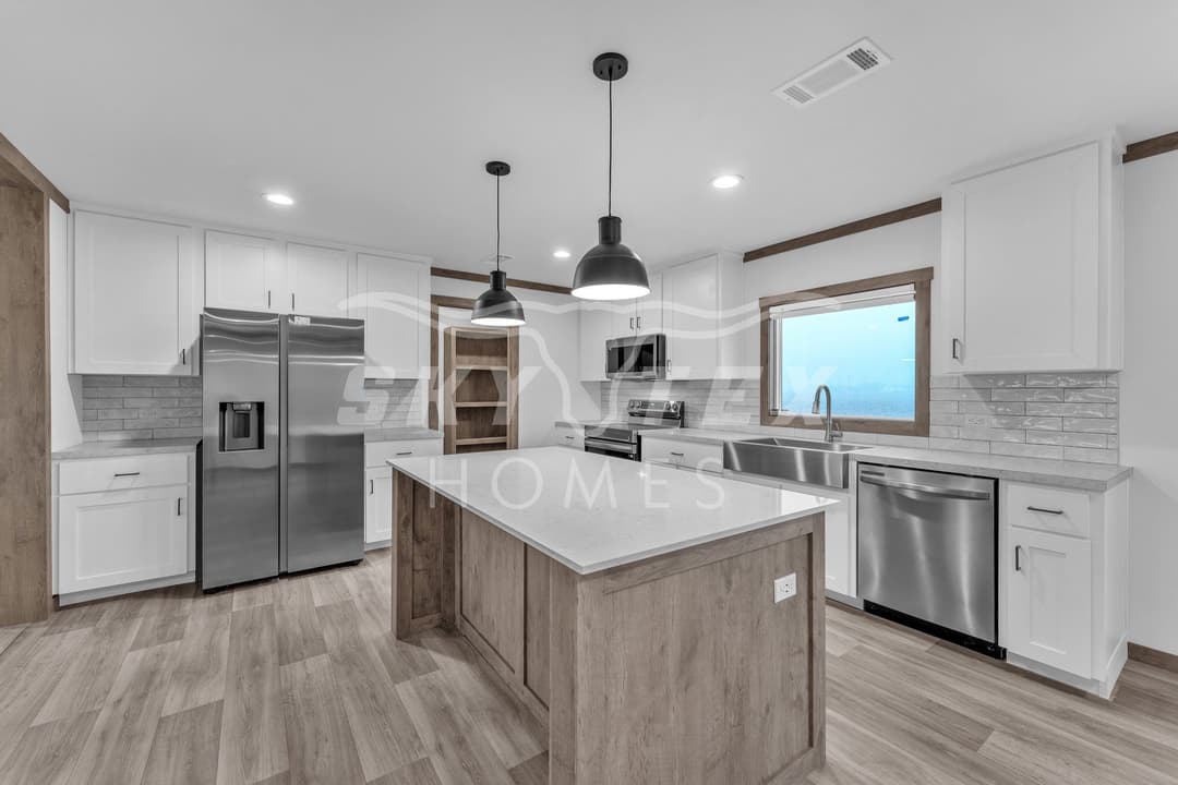 2633 fm 1332, jourdanton - 3.5 acres - pending kitchen home features