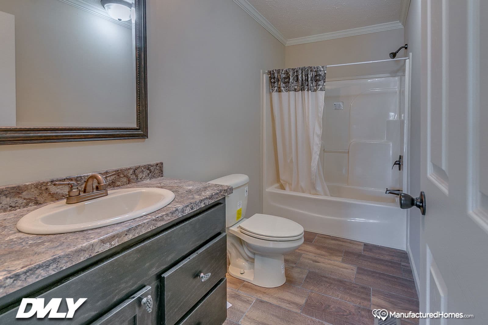 Brooks pointe bathroom home features