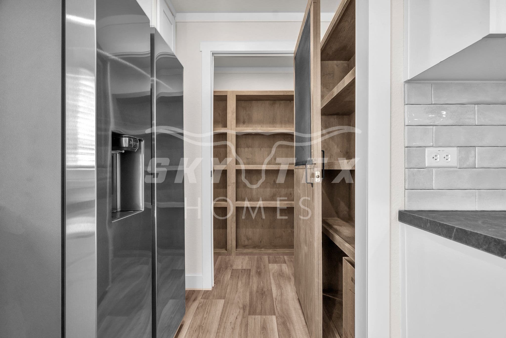 144 syrah st., la vernia - 1.05 acres kitchen home features