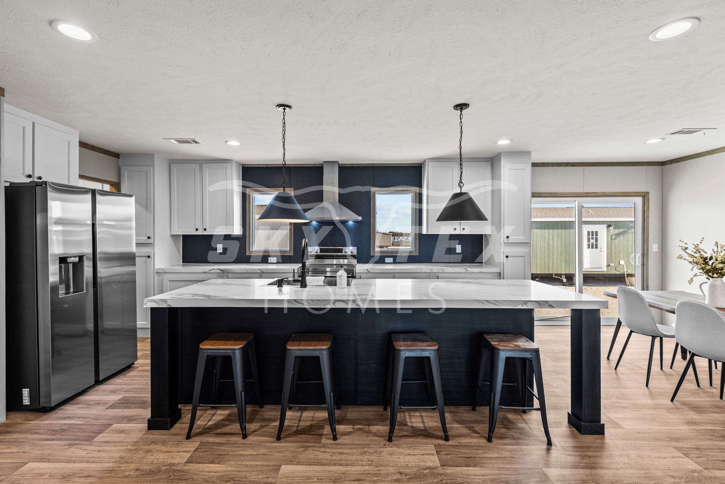 Padre  interior and kitchen home features