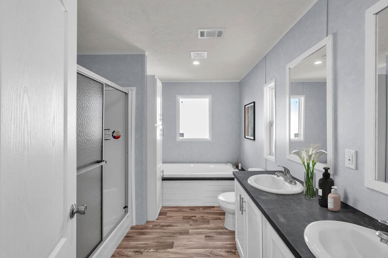 Cahill interior and bathroom home features