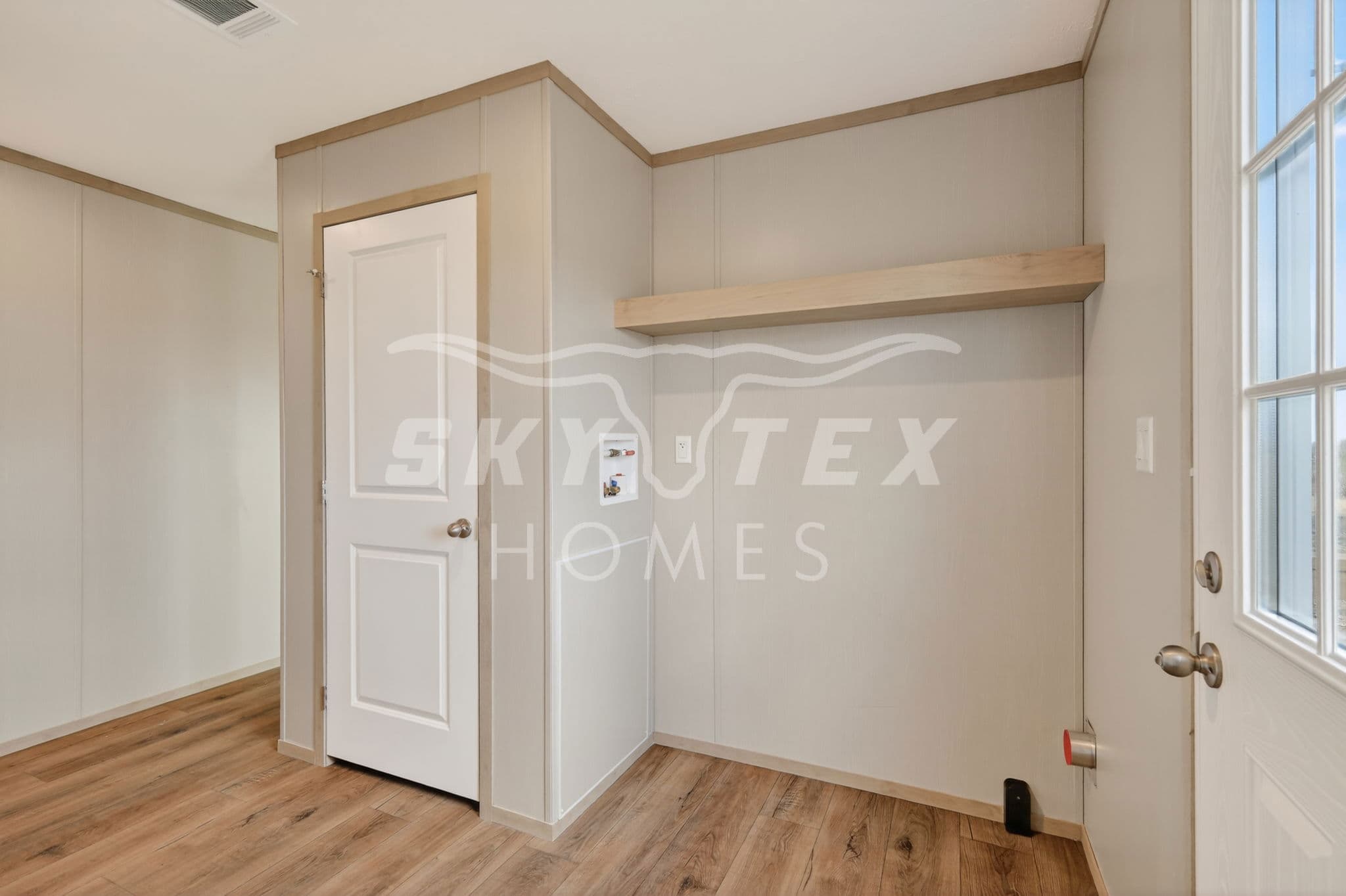 639 old phillipsburg road - 1.53 acres interior and bedroom home features