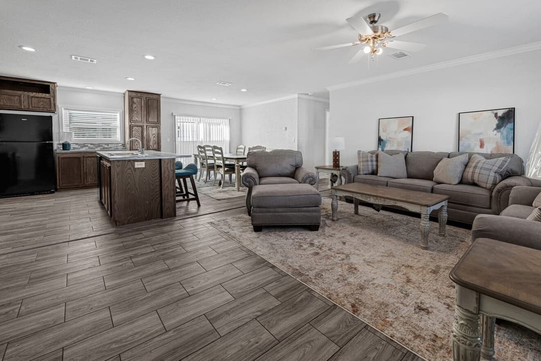 Topaz 28563a interior home features