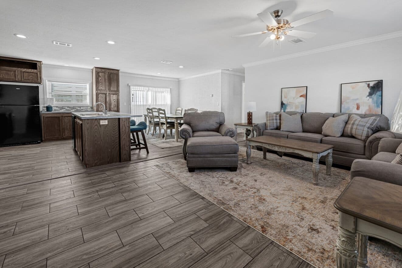 Topaz 28563a interior home features