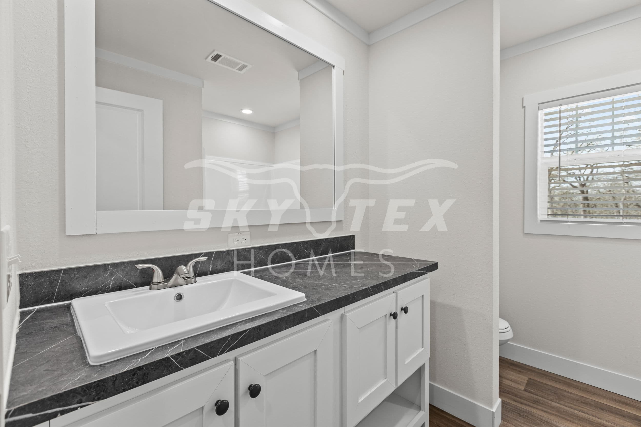 132 syrah st., la vernia - 1.05 acres interior and bathroom home features