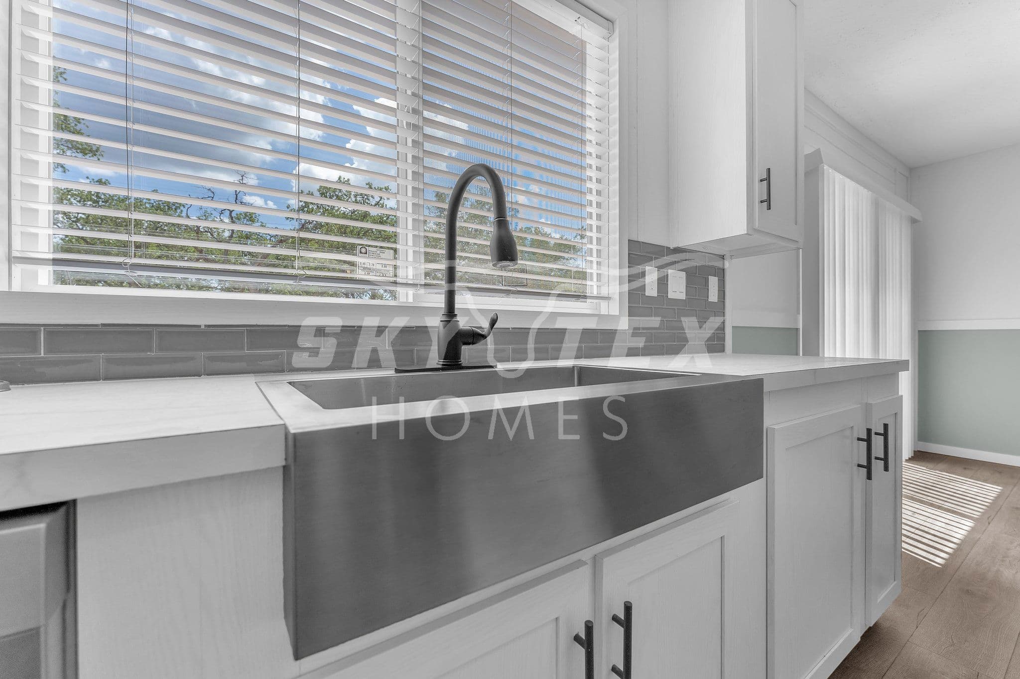 128 syrah st., la vernia - 1.05 acres kitchen home features