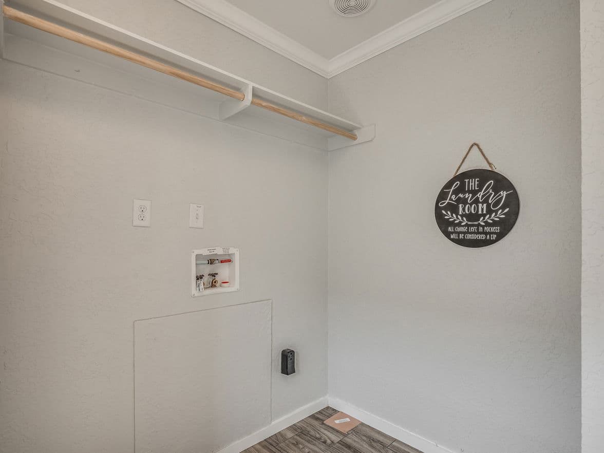 Emerald 28483a bedroom home features