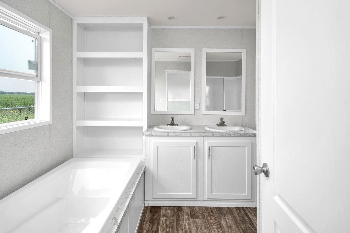 Laramie interior and bathroom home features