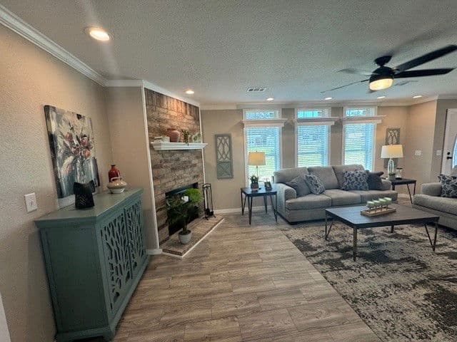 Solitaire 28643a interior home features