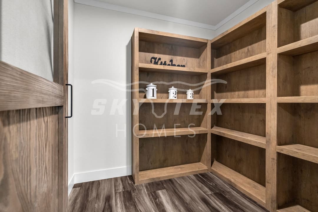 Everett elite interior and kitchen home features