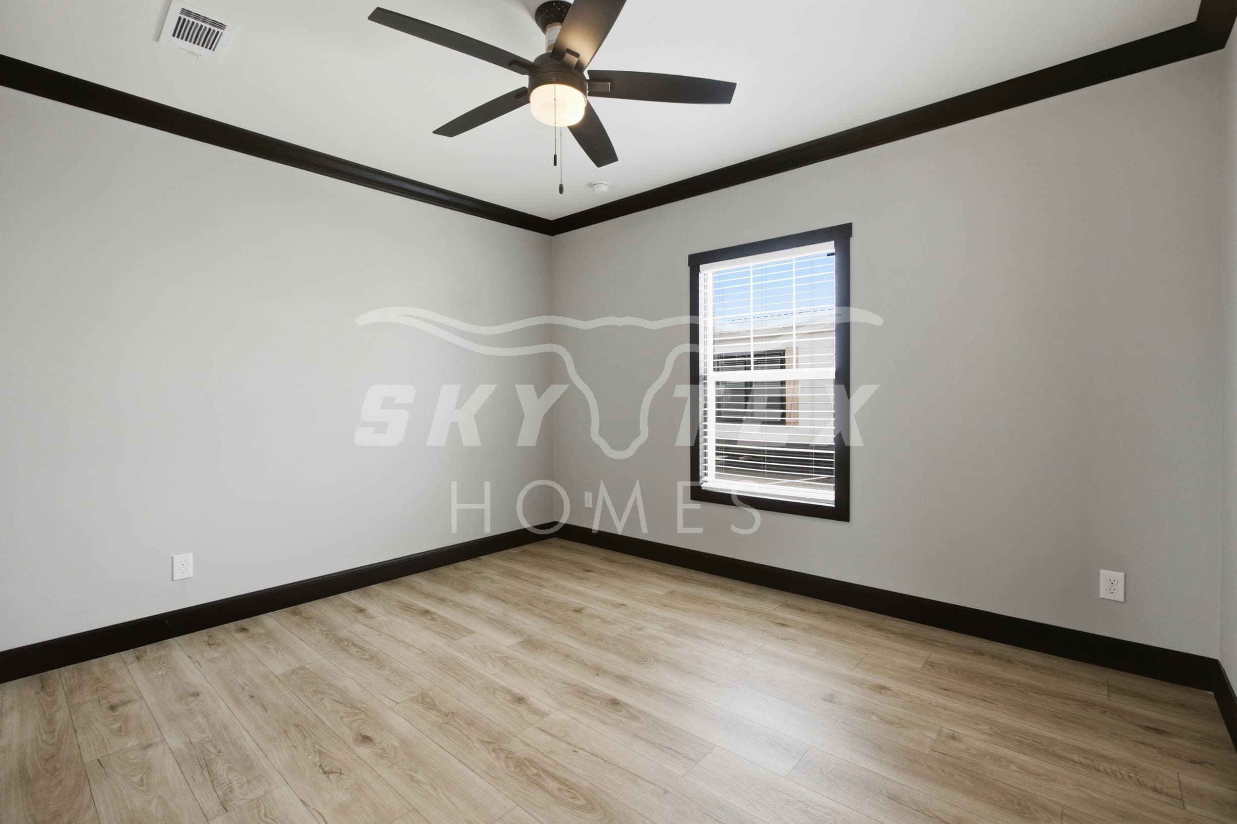 The iron peak interior and bedroom home features