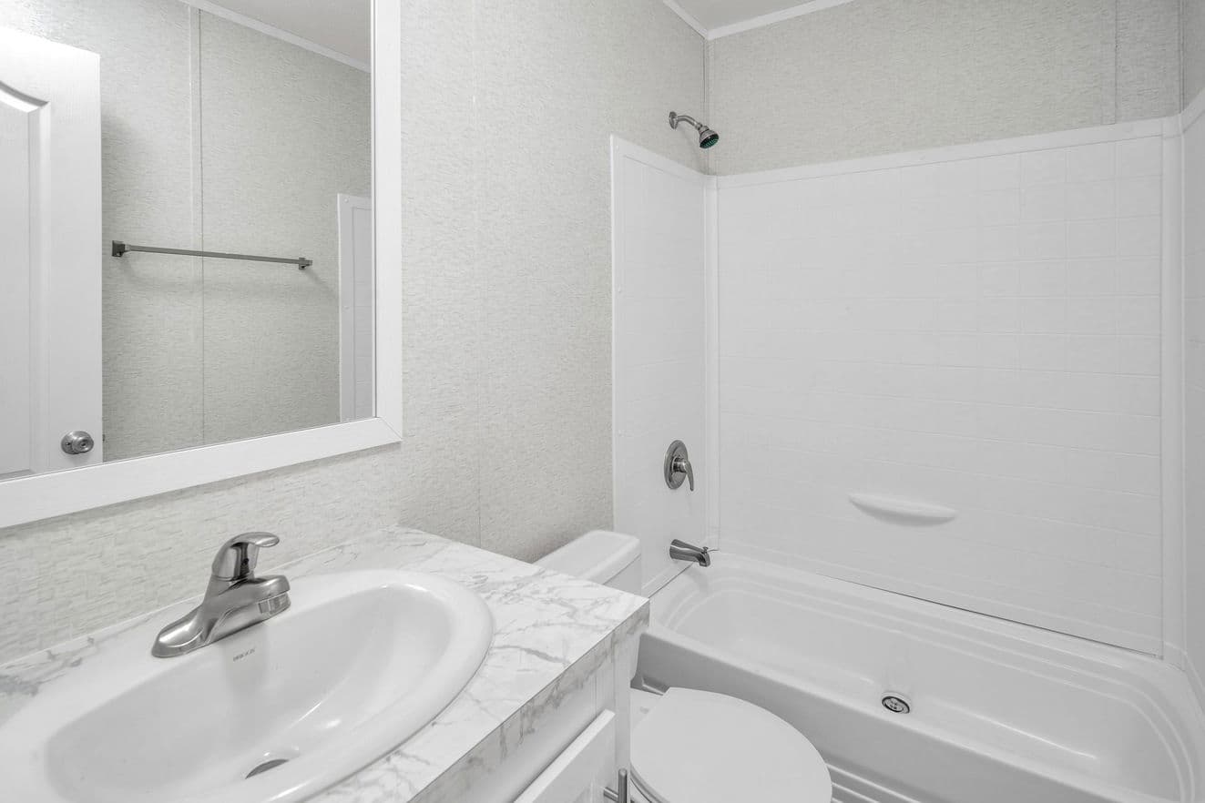 Laramie interior and bathroom home features