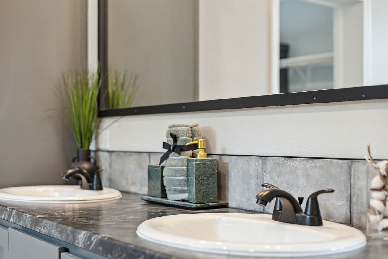 Innovation 3276aa bathroom home features