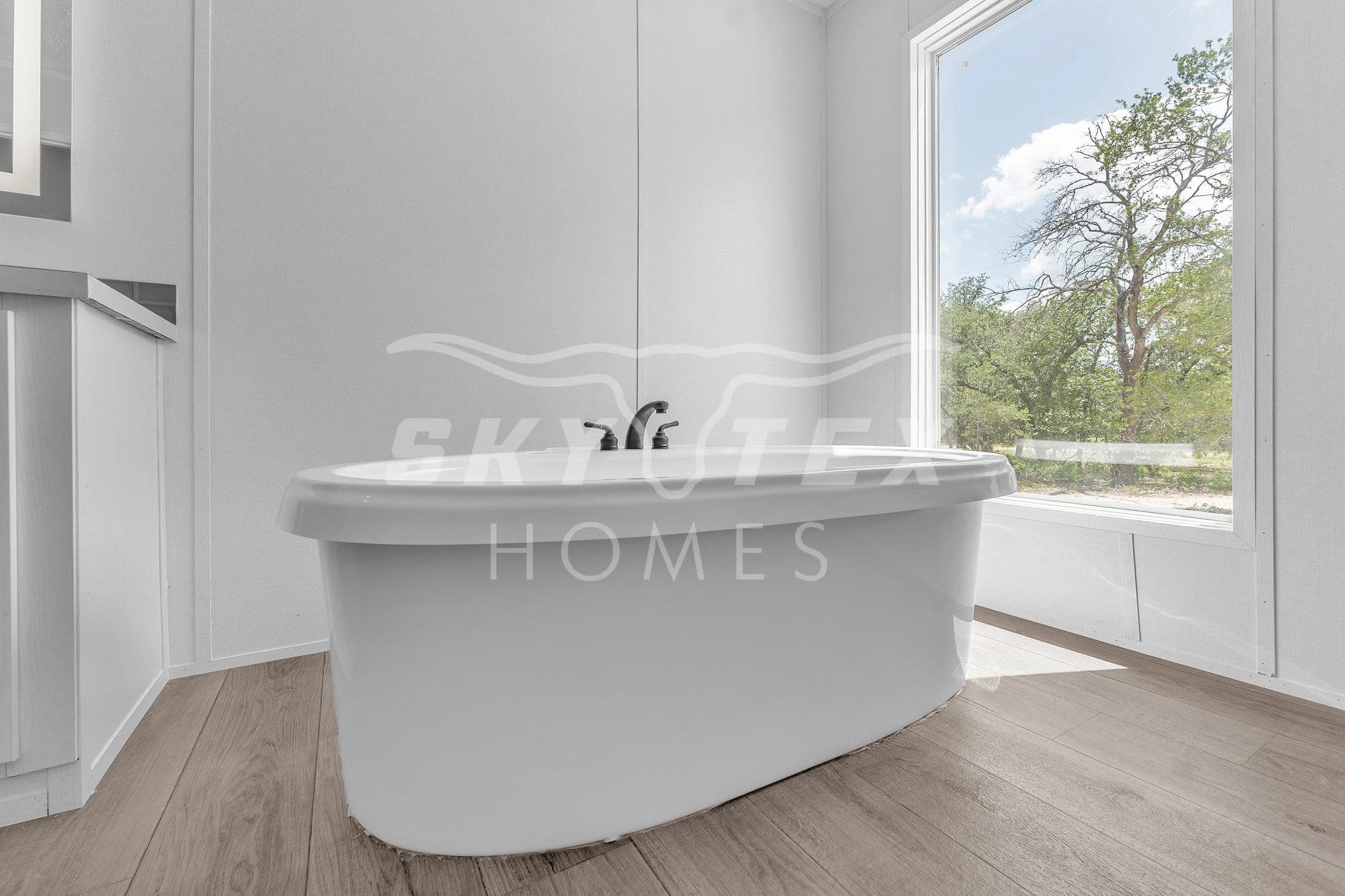 128 syrah st., la vernia - 1.05 acres bathroom home features