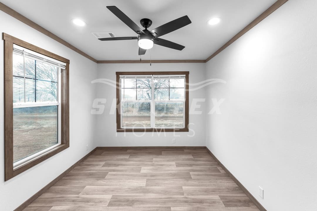 2633 fm 1332, jourdanton - 3.5 acres - pending bedroom home features