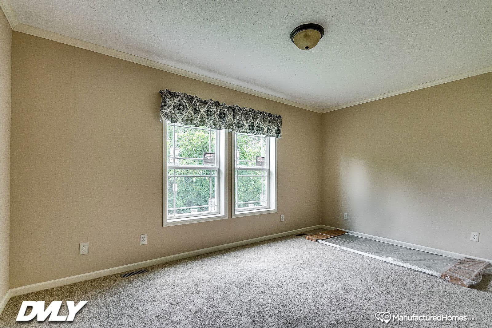 Ahaveh bedroom home features