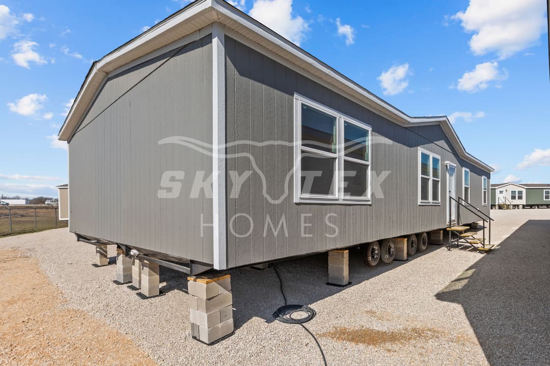 Oak exterior home features