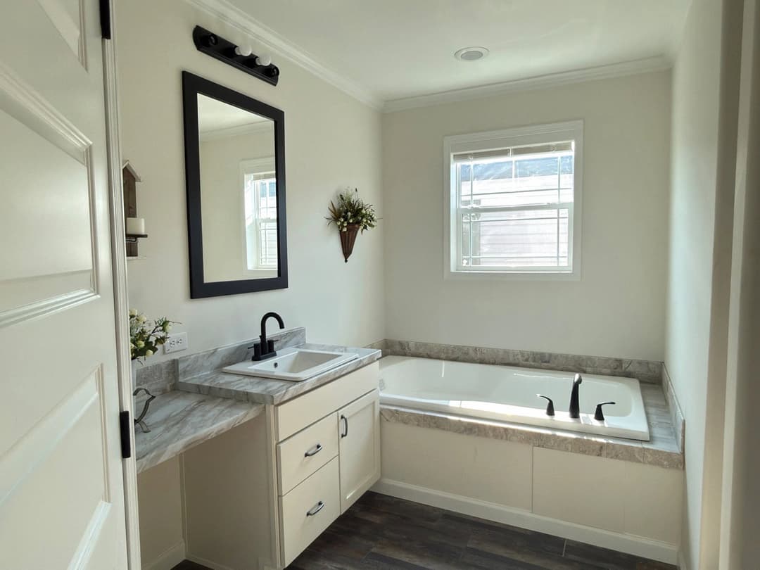 Aimon b 4br bathroom home features