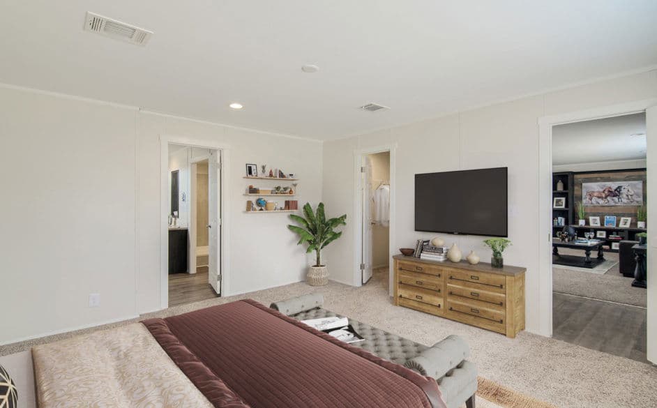 Bandera 3356 bedroom home features