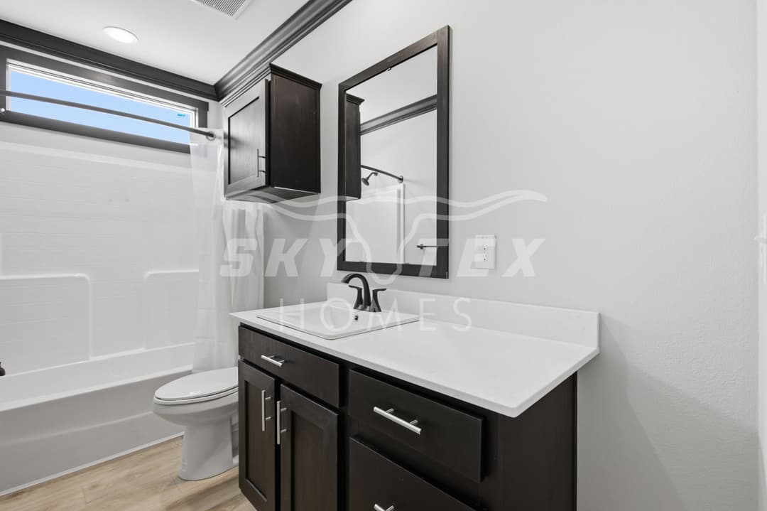 The iron peak interior and bathroom home features