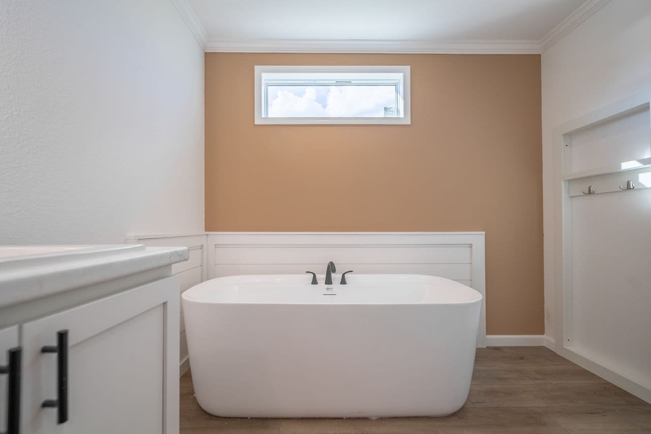 Innovation 5442h - the cypress creek bathroom home features