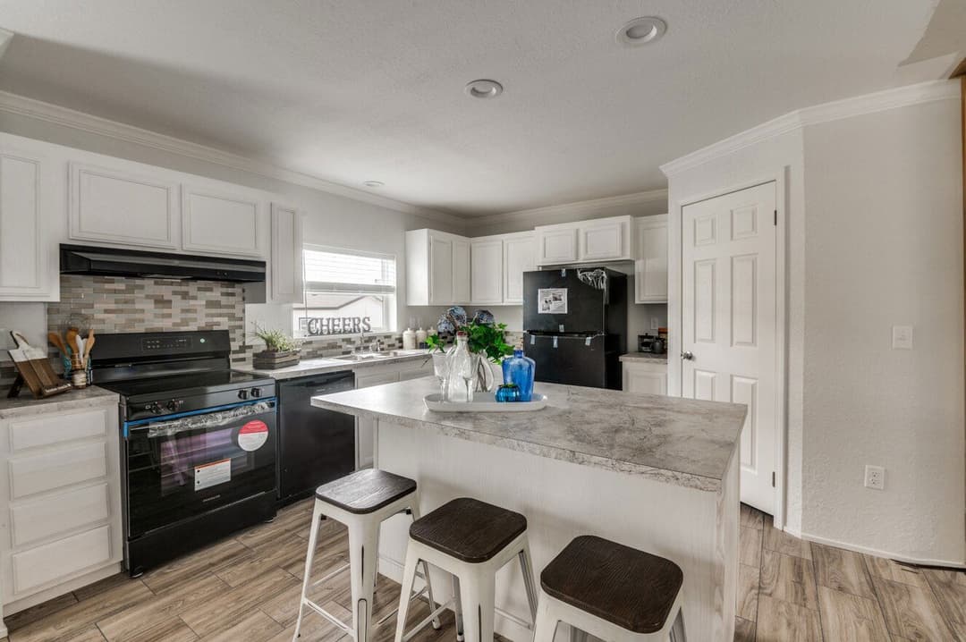 Emerald 28603a kitchen home features