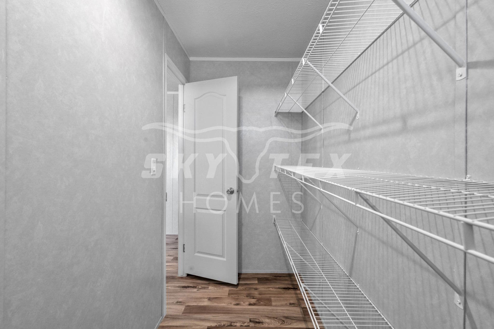 Valu maxx premier 32684e interior and bedroom home features