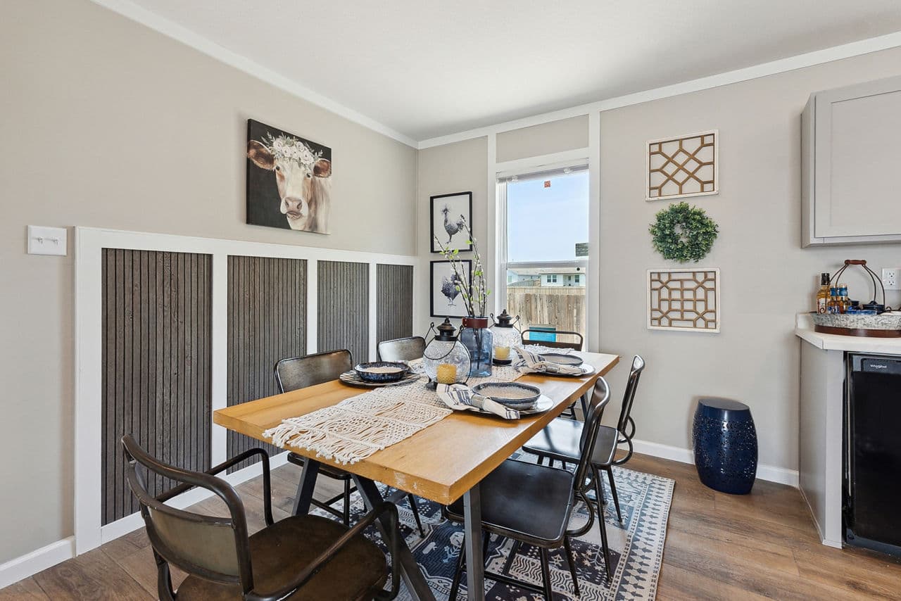 Gateway 2856b interior home features