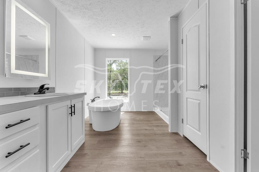 128 syrah st., la vernia - 1.05 acres bathroom home features