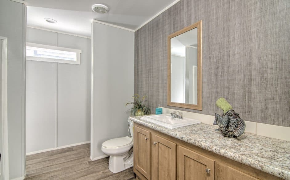Park central 307p bathroom home features