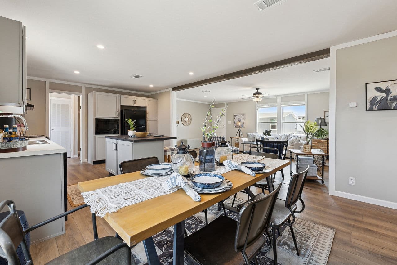 Gateway 2856b interior home features