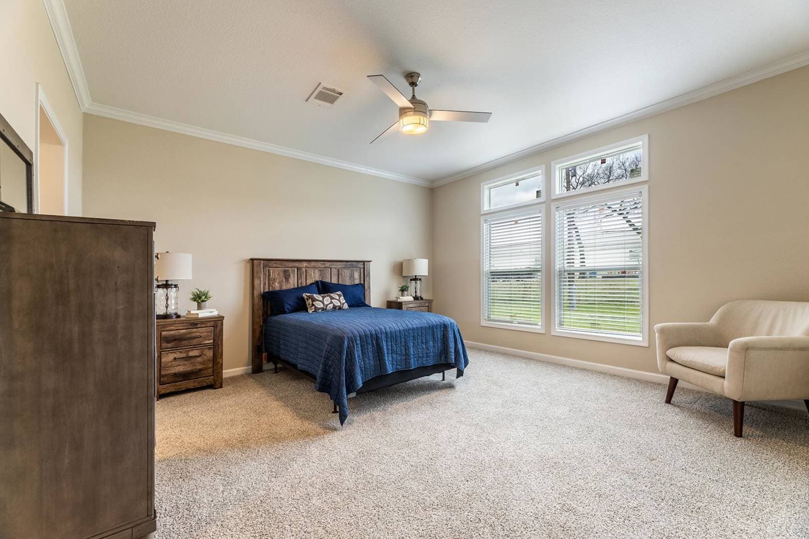 Innovation 3260c bedroom home features