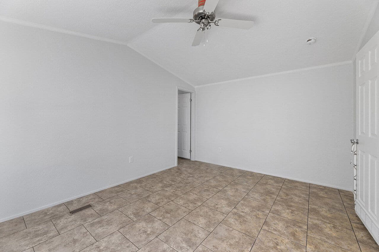 Emerald 16723a interior home features