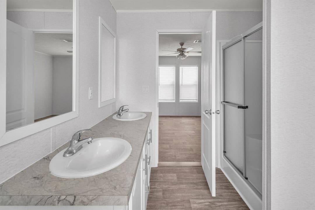 Dakota interior and bathroom home features