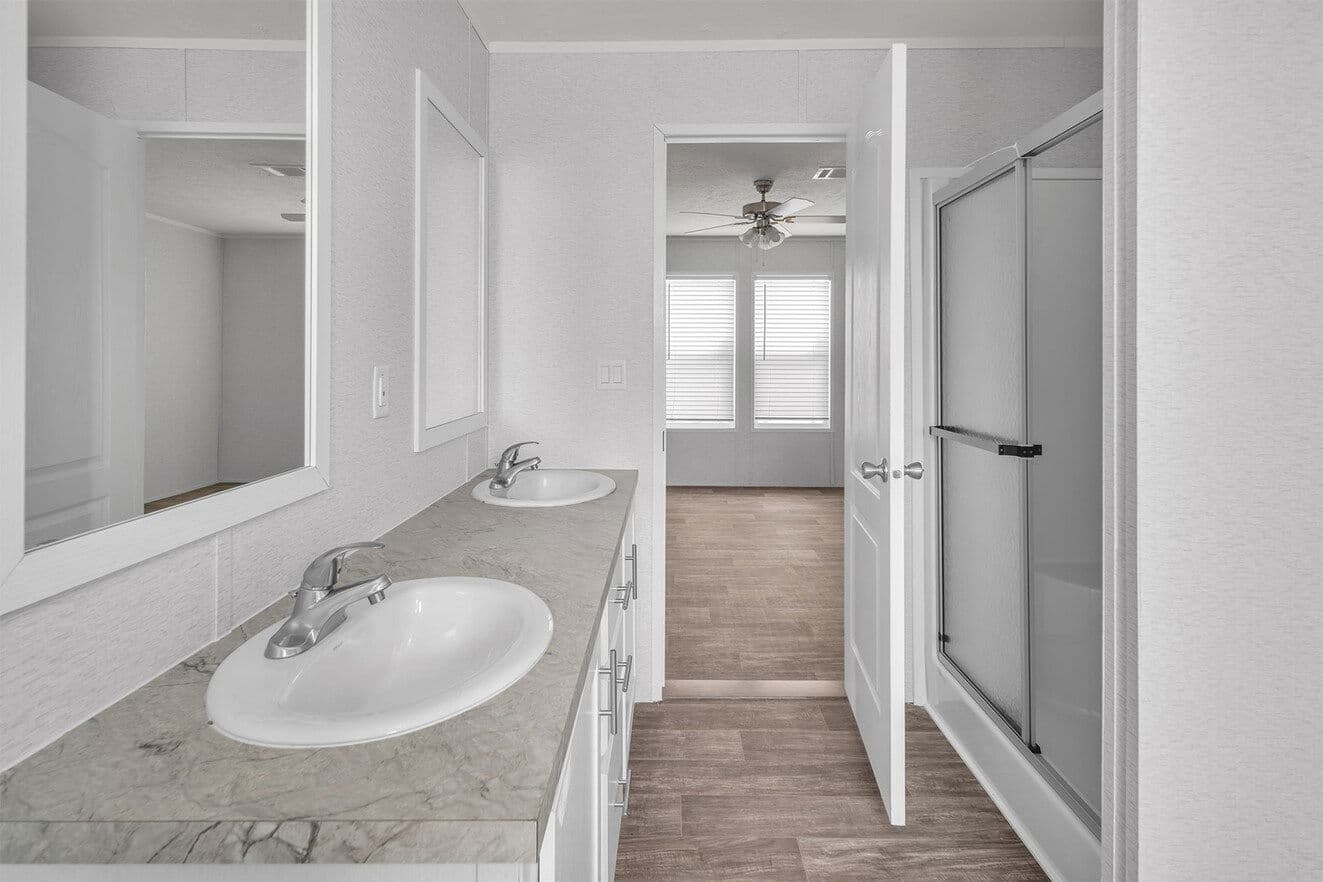 Dakota interior and bathroom home features