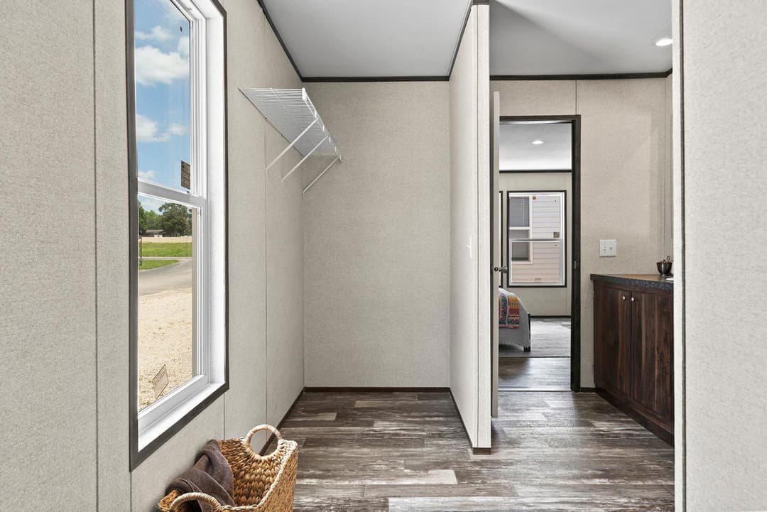 Prime hopkins 135 interior home features