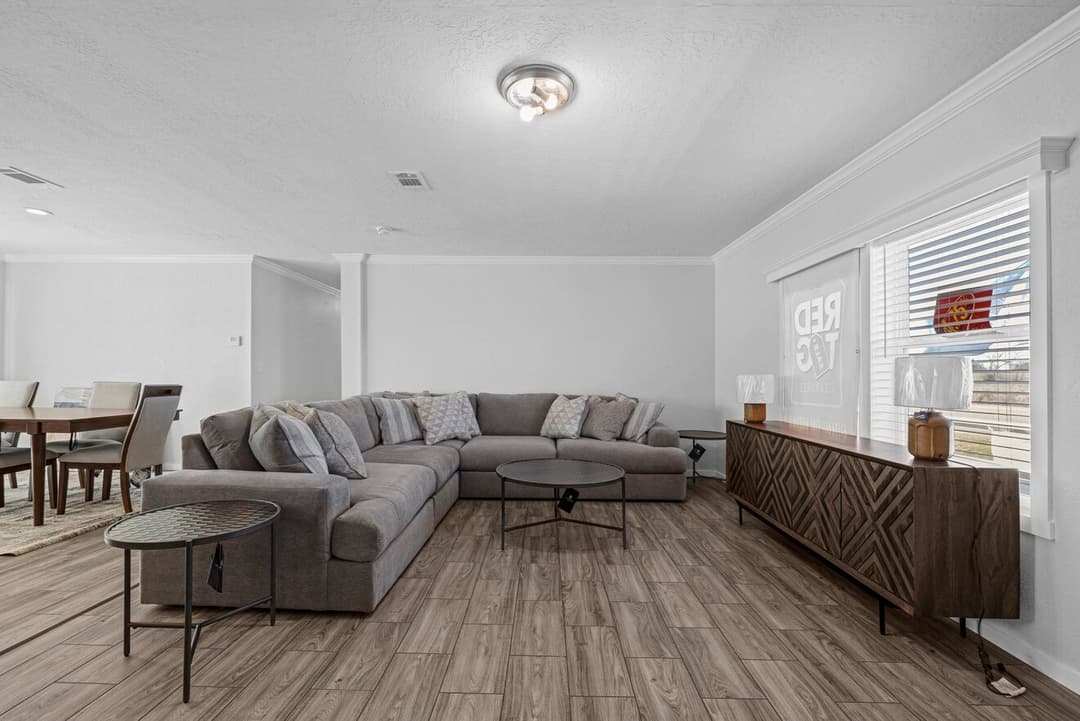 Topaz 28764a interior home features