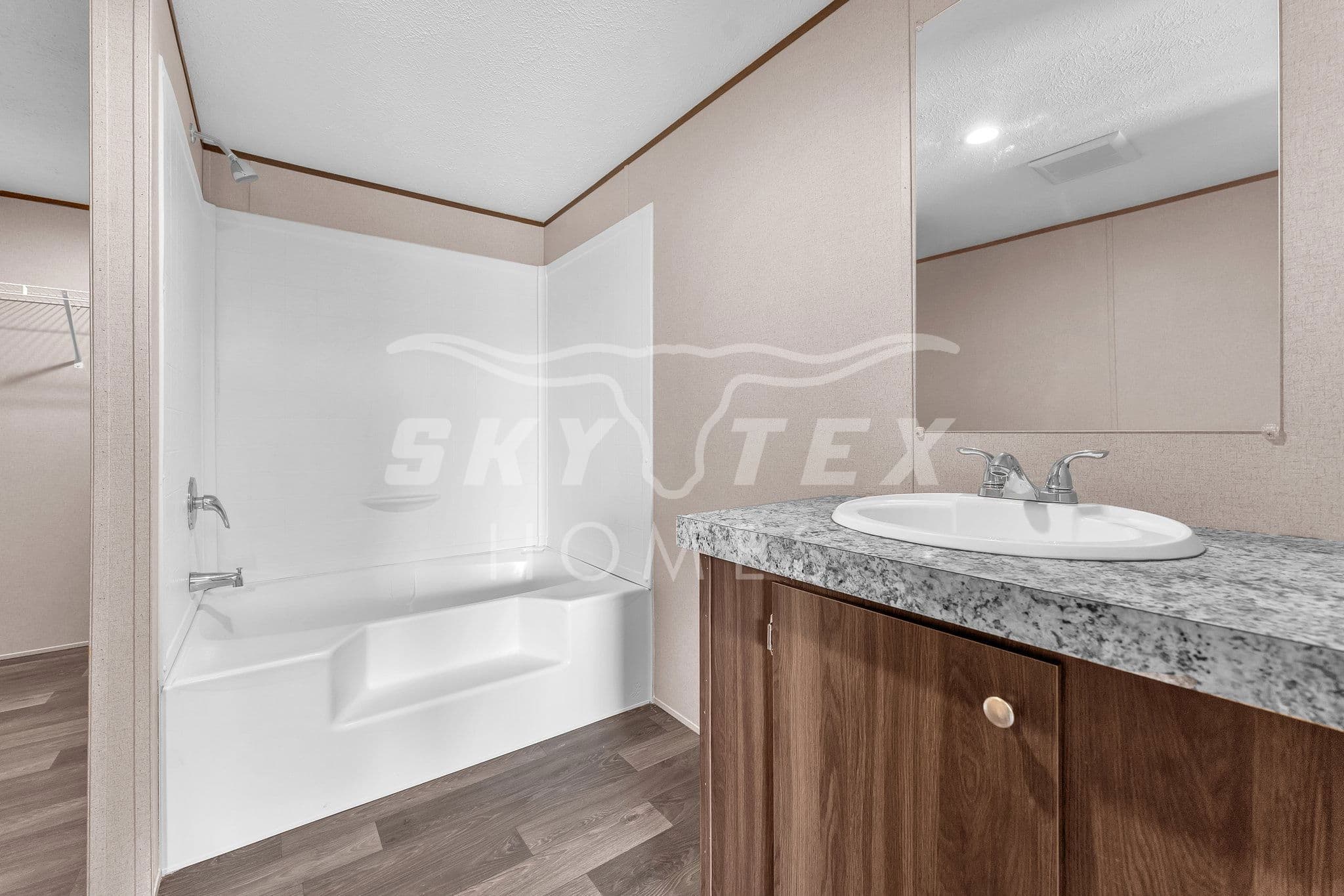 5709 cr 422, pleasanton - .765 acres bathroom home features