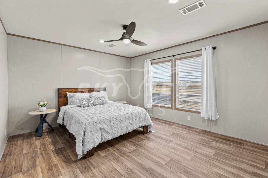 Padre  interior and bedroom home features