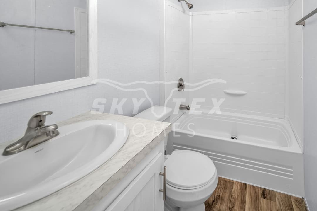 Valu maxx premier 16683e interior and bathroom home features