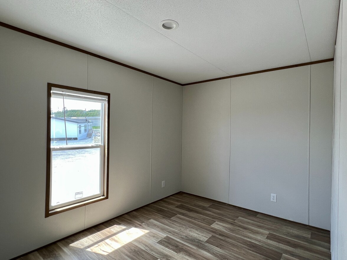 ValuHomes 16763V photo 13