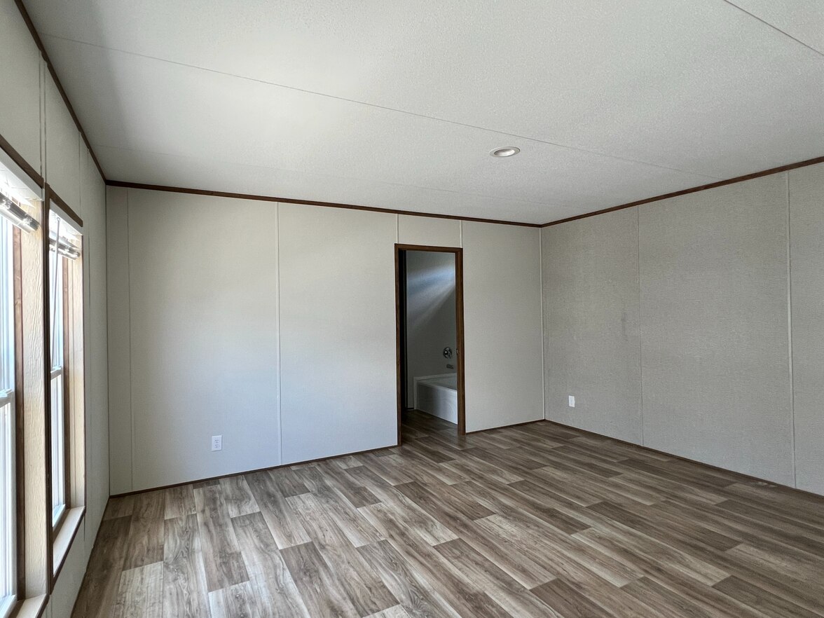 ValuHomes 16763V photo 8
