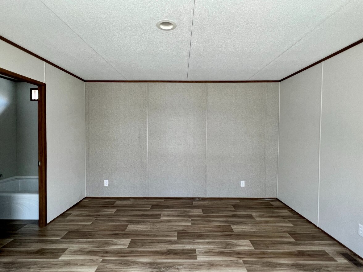 ValuHomes 16763V photo 9